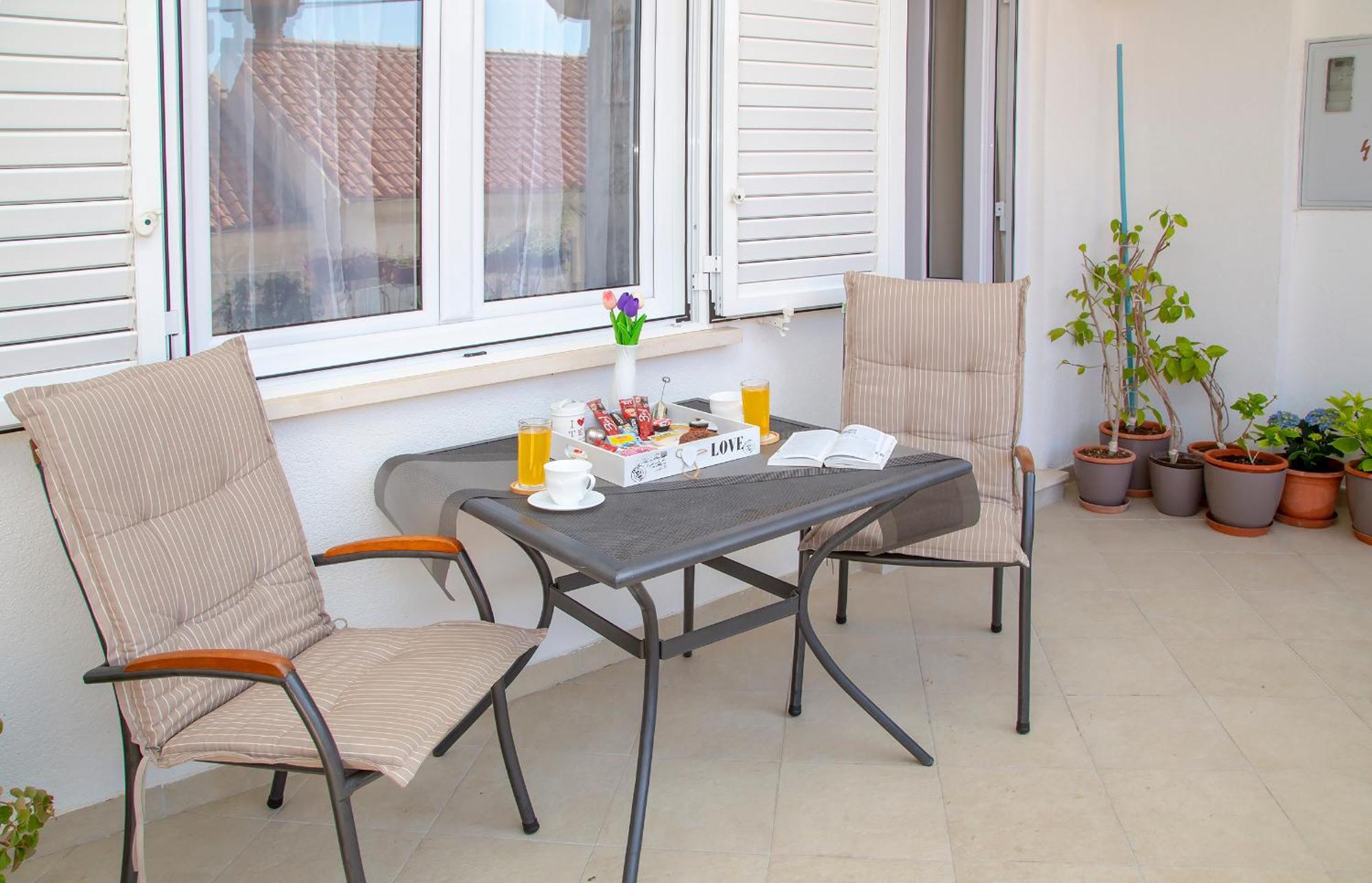 Apartment Ploce *